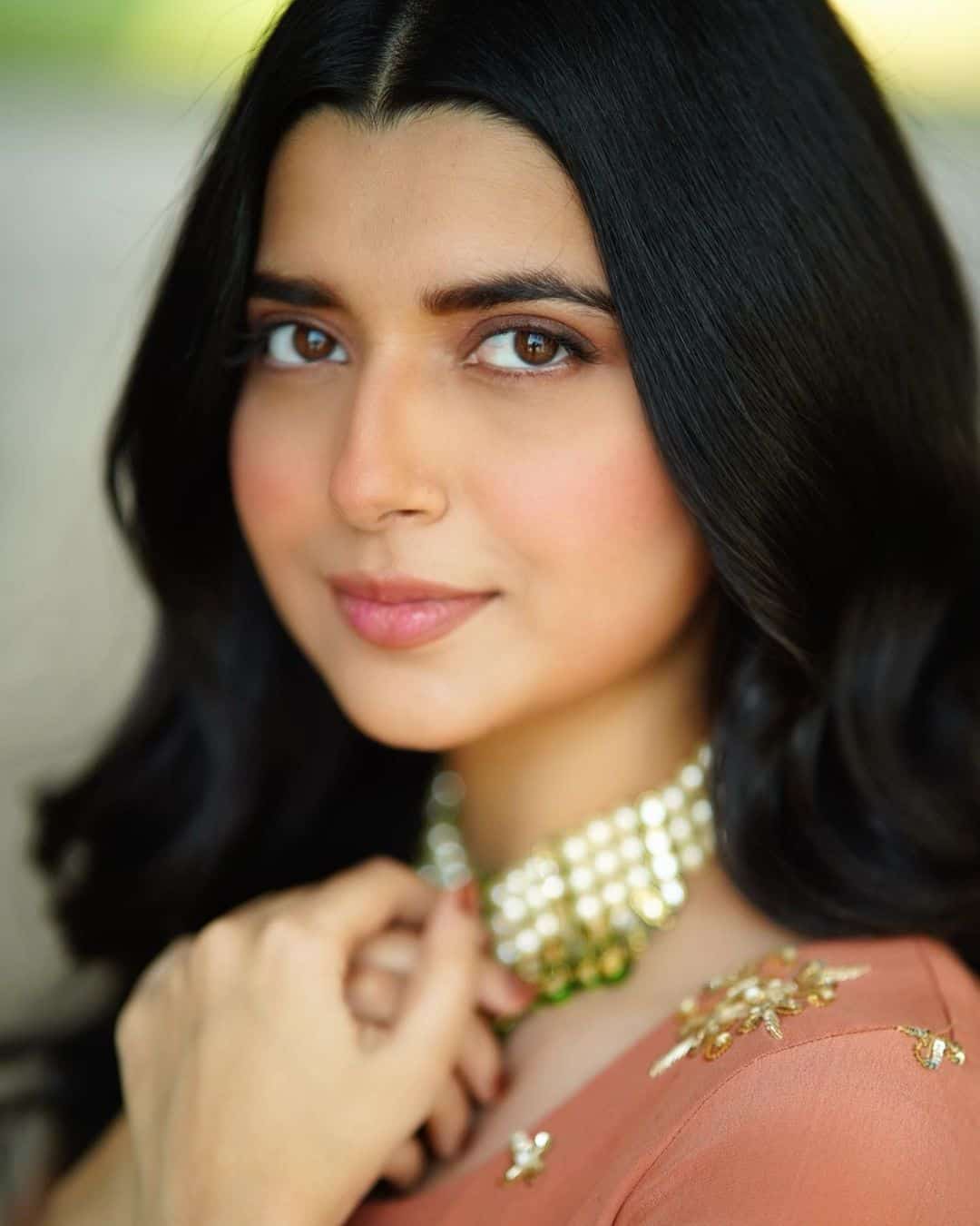 Nimrat Khaira Image