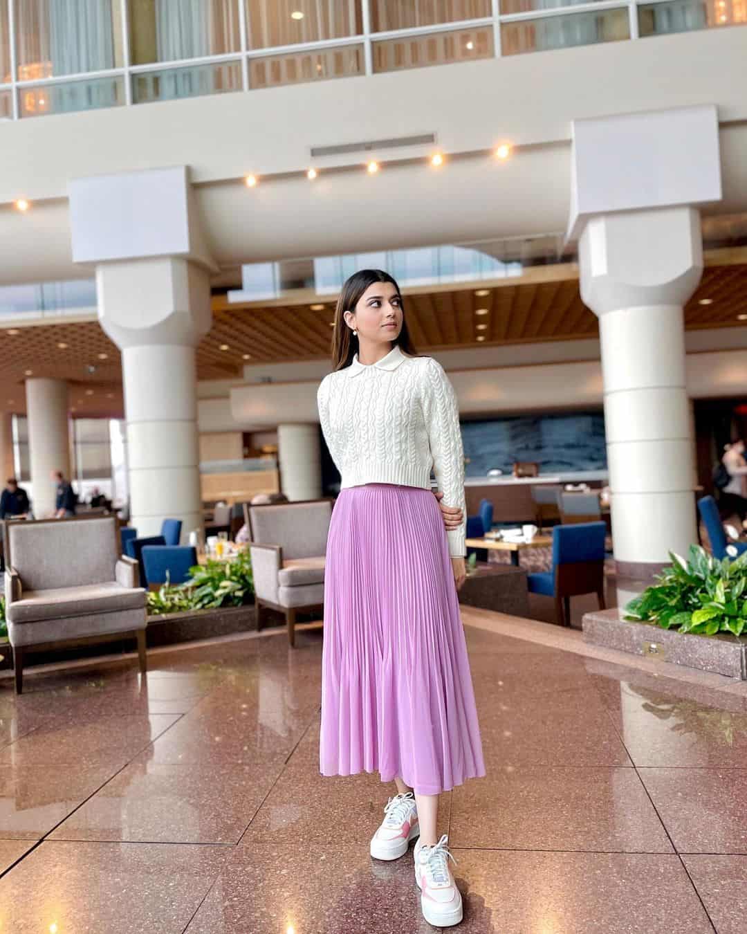 Nimrat Khaira Wallpapers
