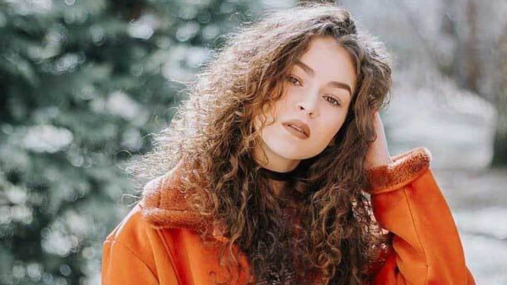 Girl Attitude DP Thumbnail