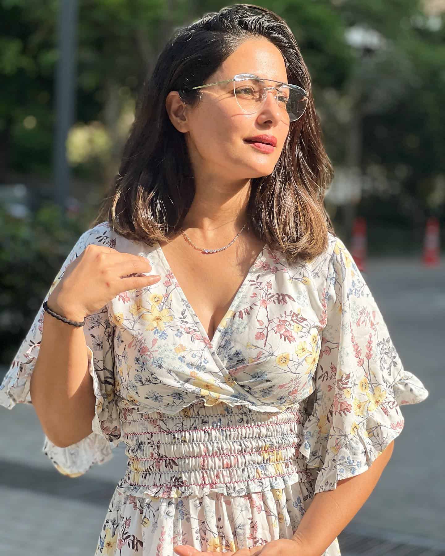 Actress Hina Khan Photos