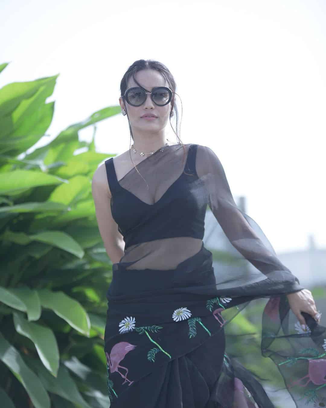 Surbhi Jyoti Wallpaper