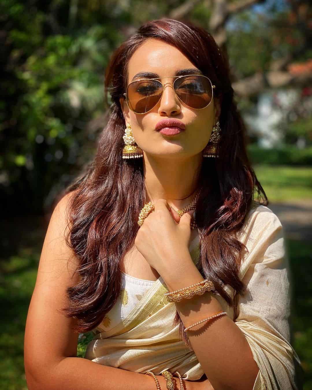 Surbhi Jyoti Photos Download
